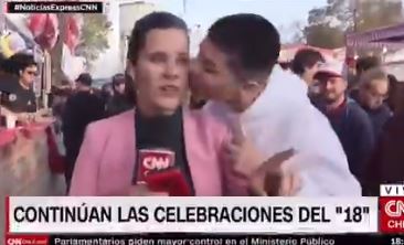 Periodista de CHV acosada durante despacho en fondas